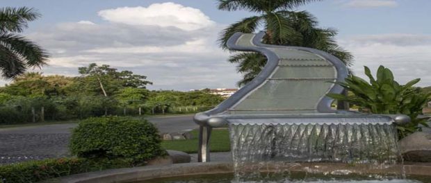 Escultura en Fluvial Vallarta