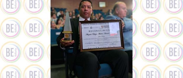 Eliezer Acevedo Barrera recibió el galardón que lo distingue como Jurista Mexicano del Año