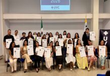 Nuevos licenciados reciben su título profesional